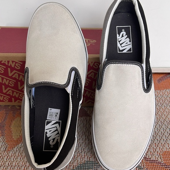 Vans WMNS Classic Slip-On (Mix & Match) Black/True
VN0A4U382PD
Sneakers - Picture 12 of 16